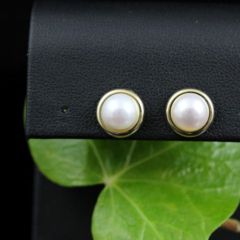 oorbel knop parel met gouden randje
