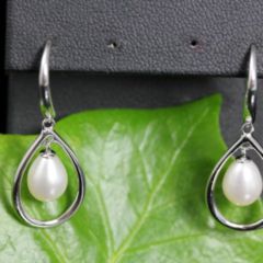 oorbellen met zilver en parels, inhaakmodel