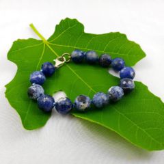 armband van ronde sodaliet stenen.