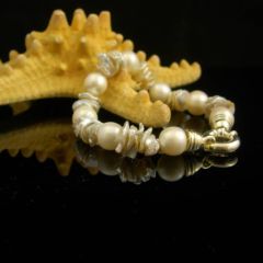 armbnd van ronde parels en keshi gemengd.