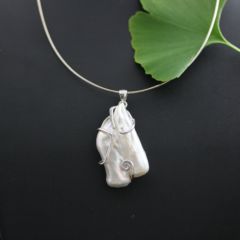 hanger van grote barokke parel in zilver