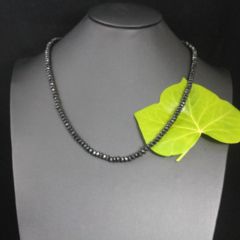 halsketting van spinel