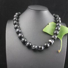 halketting van strepenagaat