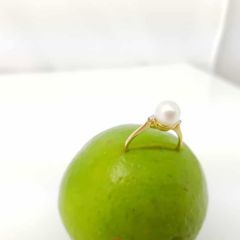 gouden ring met echte parel en 2 diamanten