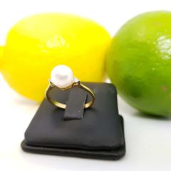 gouden ring met echte parel en 2 diamanten