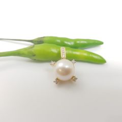 geelgouden hanger met parel en diamanten