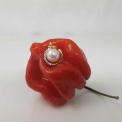 geelgouden hanger met parel en diamanten