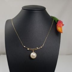 fijne geelgouden ketting met parel en diamanten
