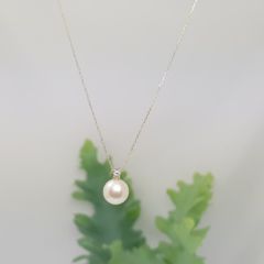 fijne geelgouden ketting met parel en diamant