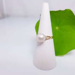 geelgouden ring met parel
