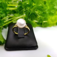 geelgouden ring met echte parel en diamanten