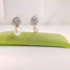 hangende oorbelclips met echte parels