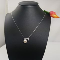 moderne witgouden ketting met een parel en diamant