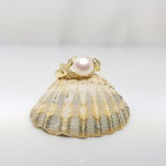 geelgouden ring met echte parel en diamanten