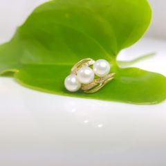 Parelring 18k geelgoud met 3 parels