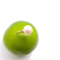 geelgouden ring met echte parel en diamanten