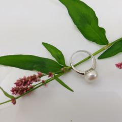 witgouden ring met echte parel