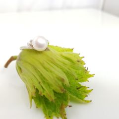 ring in witgoud met echte parel en diamanten