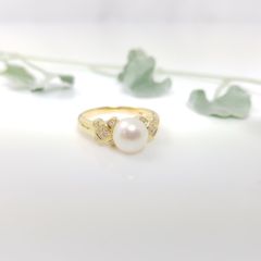 geelgouden ring met echte parel en diamanten