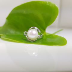 speelse witgouden parelring met echte parel