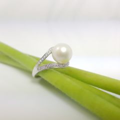 witgouden diamanten ring met echte parel