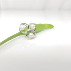 witgouden hanger met diamanten en 3 parels