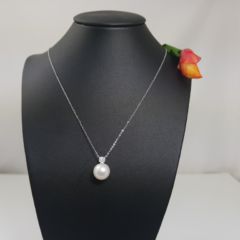 witgouden fijne ketting met parel en diamant