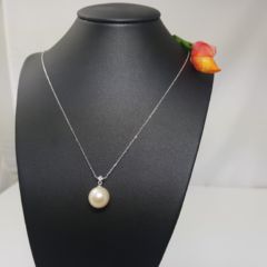 witgouden fijne ketting met parel en diamant
