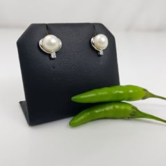 witgouden parelknop met diamanten