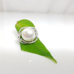 witgouden ring met echte parel en diamanten