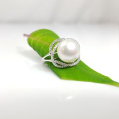 witgouden ring met echte parel en diamanten