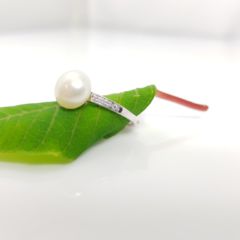 witgouden ring met echte parel en diamanten
