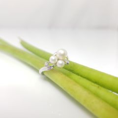 18k witgouden ring 3 parels