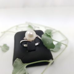 klassieker model witgouden ring met echte parel en diamanten
