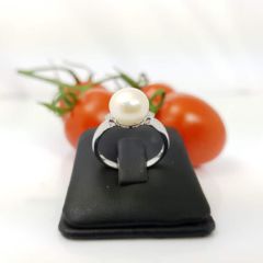 witgouden ring met parel en 2 diamanten