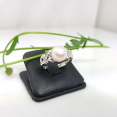 witgouden ring met echte parel en diamanten