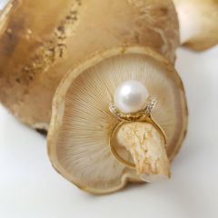 gouden ring met echte parel en diamanten