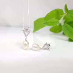 oorbellen van zilver met echte parels