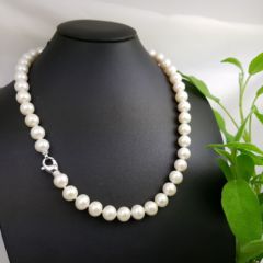 halsketting ronde parels met witgouden slot