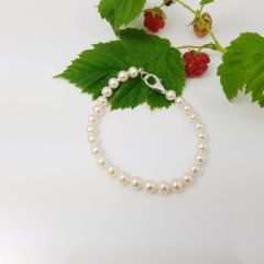 armbandje van ronde parels