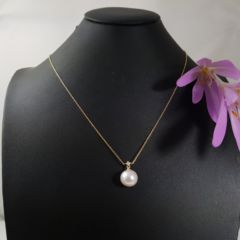 halsketting van geelgoud met echte parel en diamant