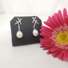 Hangende pareloorbel in massief zilver