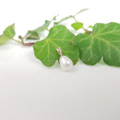 Gouden hanger met echte parel en diamanten