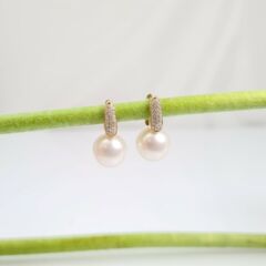 Hangende parelcreool met diamanten