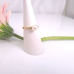 Geelgouden parelring met diamanten