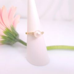 Geelgouden parelring met diamanten