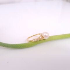 Geelgouden parelring met diamanten