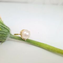 Geelgouden parelring met diamanten