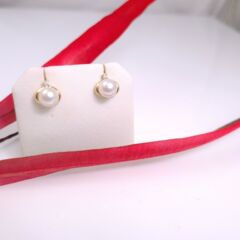 Geelgouden parelknop met diamant