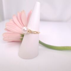 Geelgouden parelring met diamanten